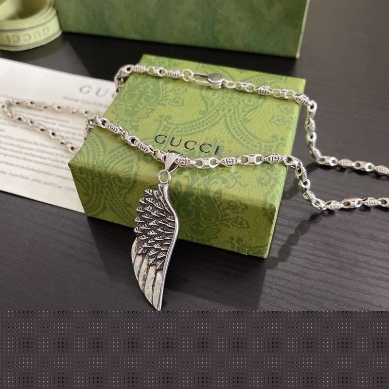 G*u*i necklaces